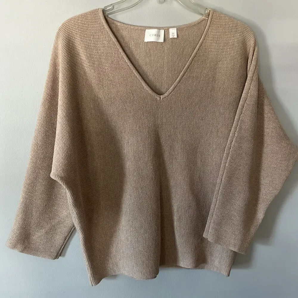 Cyrus Top ** - Picture 3 of 11